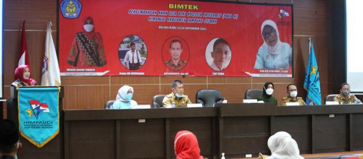 Bunda Winarni Buka Bimtek PAUD HI Bagi Tendik se-Lampung Selatan