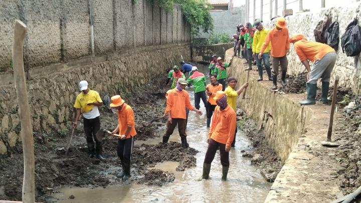  Antisipasi Banjir ! Aliran Way Rua Digrebek, Warga : Minta Segera Direnovasi