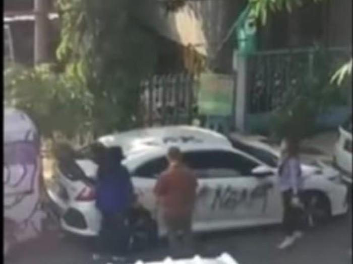 Gegara Salah Parkir, Mobil Dicorat-Coret, Viral Dimedia Sosial