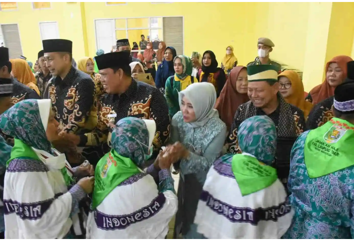 Pemkab Lamtim Berangkatkan 297 CJH Lamtim Gelombang Pertama