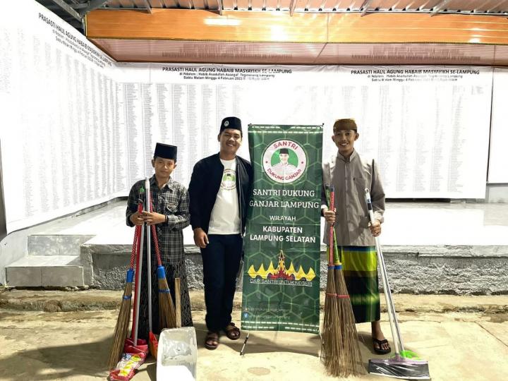 Santri Dukung Ganjar Jalin Silahturahmi ke Pondok Pesantren Darul Maâ€™arif Lampung