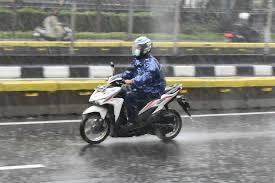 Hindari Kebiasan Buruk Saat Berkendara