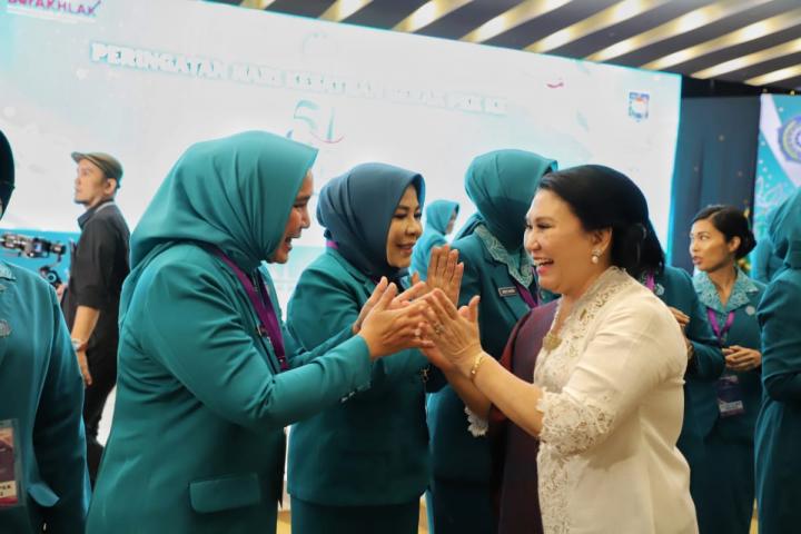 Ibu Riana Sari Arinal Hadiri Peringatan Hari Kesatuan Gerak PKK ke-51 di Kota Medan, Lampung Berhasil Raih Penghargaan Wanita Berjasa dan Berprestasi di Bidang Pertanian