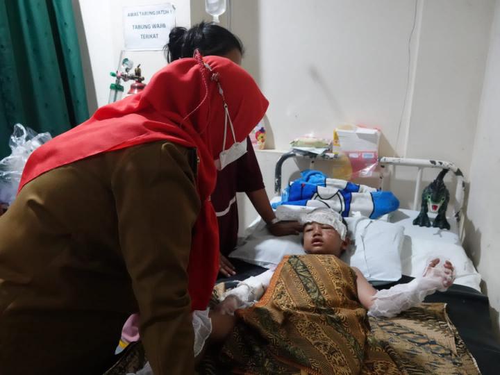Walikota Bandar Lampung Beri Bantuan dan Jenguk Ayah-anak Korban KebakaranÂ 