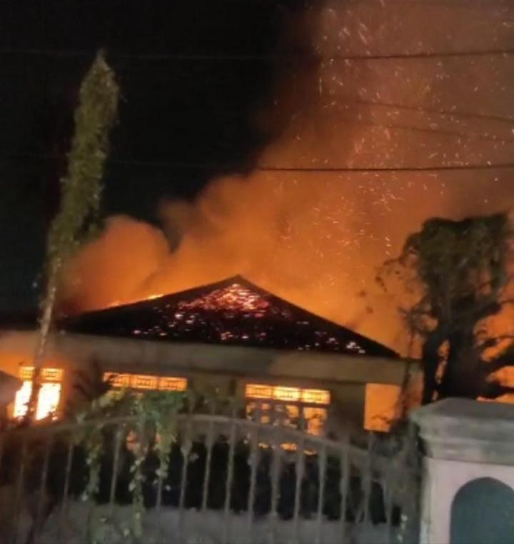 Si Jago Merah Melahap Rumah Kosong Di Hajimena NatarÂ 