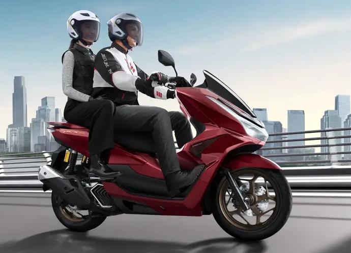 4 Kode Atau Isyarat Dasar Saat Touring Menggunakan Sepeda Motor