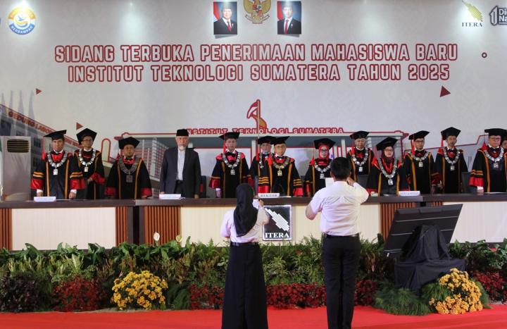 Gubernur Sumatera Barat Mahyeldi Ansharullah,  Berikan Orasi Ilmiah Dalam Rangkaian Sidang Penerimaan Mahasiswa Baru ITERA