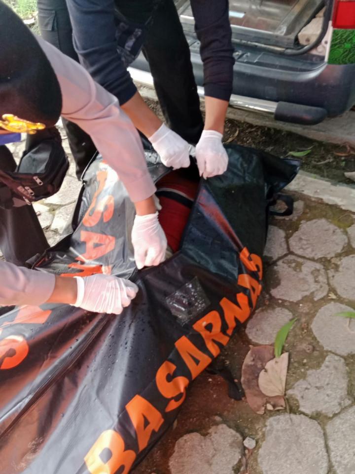 Tim Sar Gabungan Temukan Korban Tenggelam Di Pantai Logending
