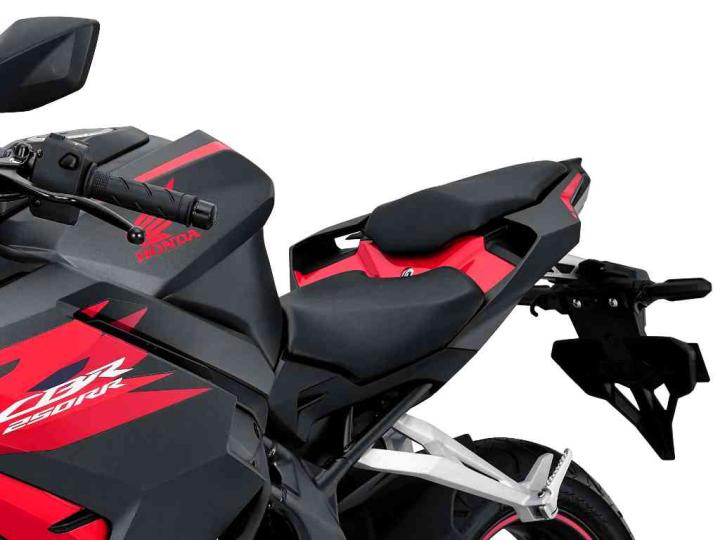 Mengenal Ragam Jenis dan Bentuk Jok Sepeda Motor 