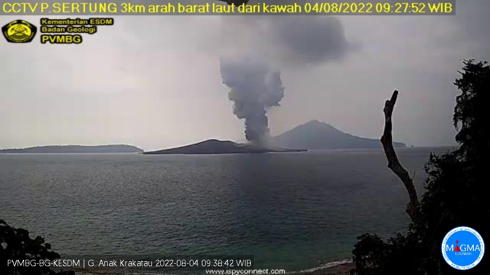 Gunung Anak Krakatau Kembali Erupsi Tinggi Kolom Abu Mencapai 1500 Meter