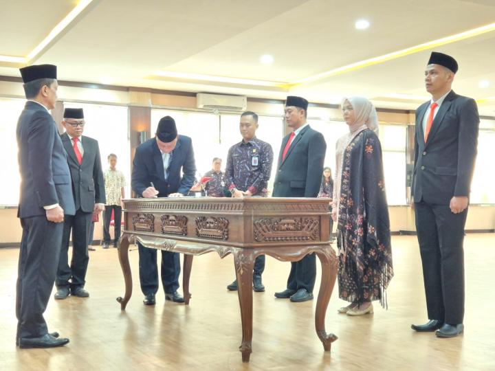 Lantik Tujuh Notaris Dan Dua PPNS, Kakanwil Santosa Pesankan Jaga Integritas