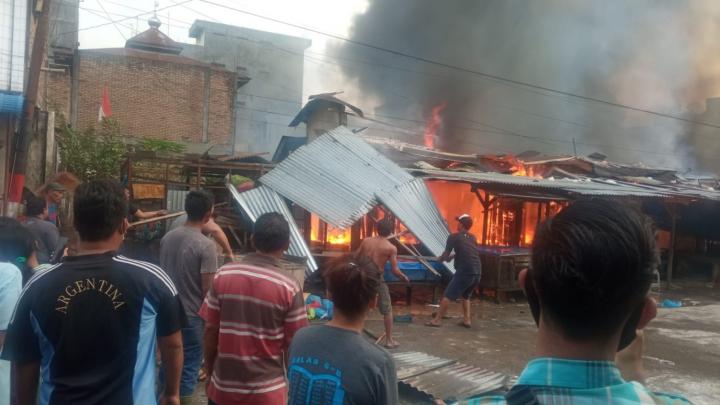 Ludes, Ratusan Kios Pajak Lama Perbaungan Terbakar