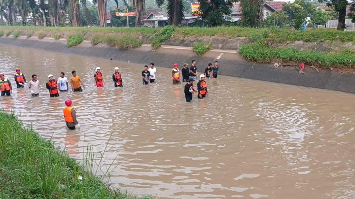 Seorang Anak Terpeleset Ke Irigasi di Kota Gajah, Ditemukan Tim SAR Gabungan Dalam Keadaan Meninggal Dunia 