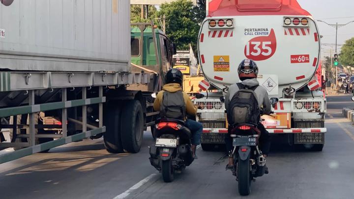 Tips Jika Ingin Menyalip Kendaraan Di Jalan Raya