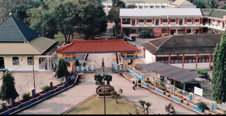 Satu Anggota SMSI Lampura Daftarkan Diri Jadi Calon Mahasiswa UMKO
