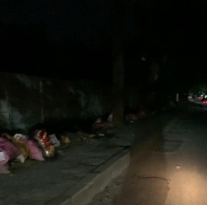 Setelah PKL Ditertibkan, Trotoar di Sekitar PKOR Way Halim Jadi Gelap dan Sepi
