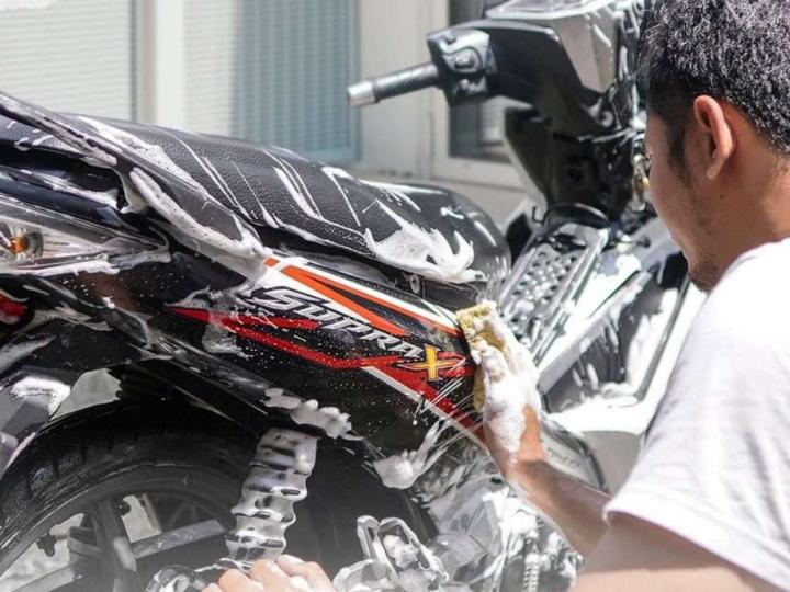 Tips Mencuci Sepeda Motor Sendiri Biar Bersih Maksimal