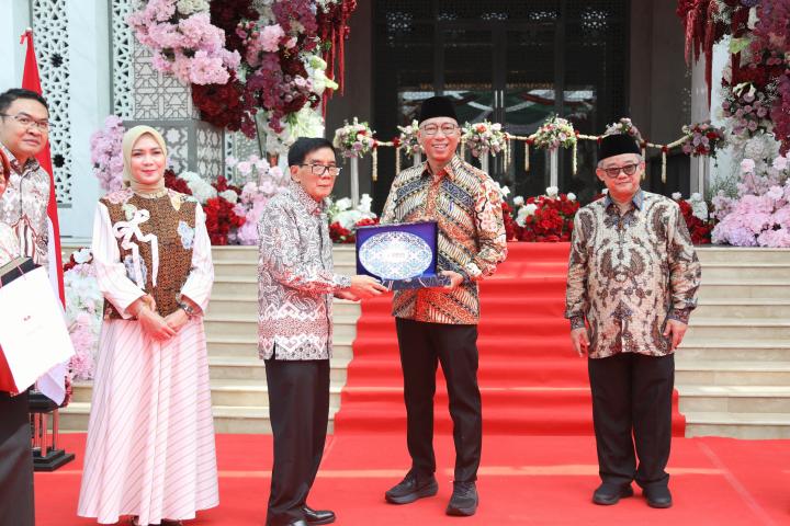 Mendikdasmen Meresmikan Secara Langsung Emer Islamic Boarding School di Lampung