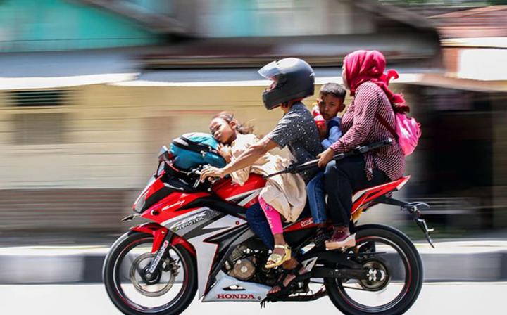 Cara Aman & Nyaman Boncengin Anak di Bawah 5 Tahun