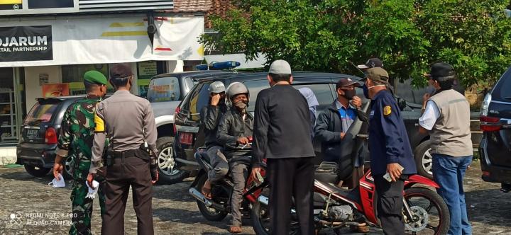 Koramil 09/Kepil, Polsek dan Anggota Satgas Covid Kepil Laksanakan Operasi Yustisi Gakplin