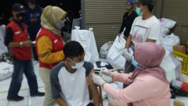 FOTO: Percepat Vaksinasi Satga Covid, bersama Lurah dan Kepala Pkm, Kunjungi Karoke Malam