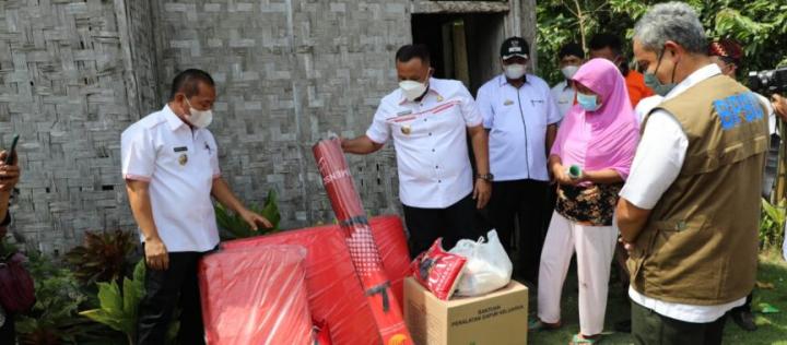 Nanang Ermanto Kembali Bedah Rumah Tak Layak Huni Milik Dua Warga Desa Palas Pasemah
