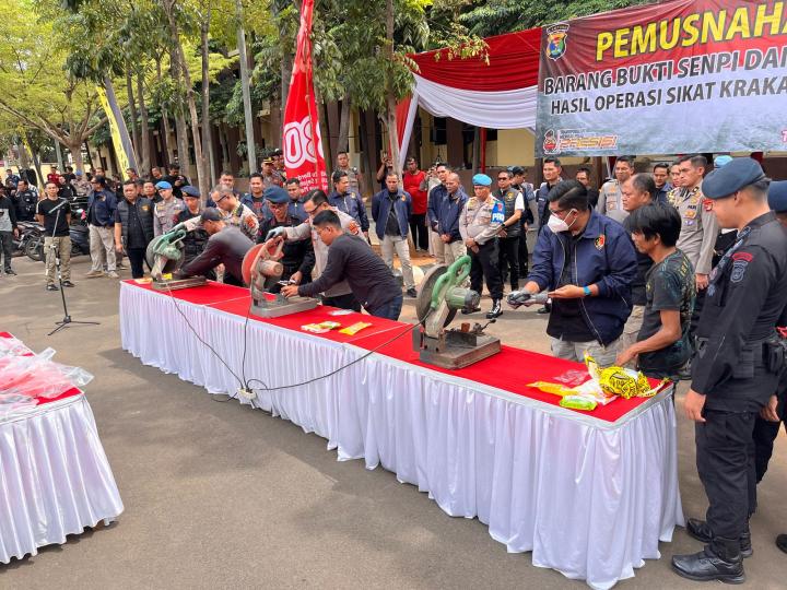 Polda Lampung Musnahkan 50 Senjata Api Rakitan Hasil Operasi Sikat