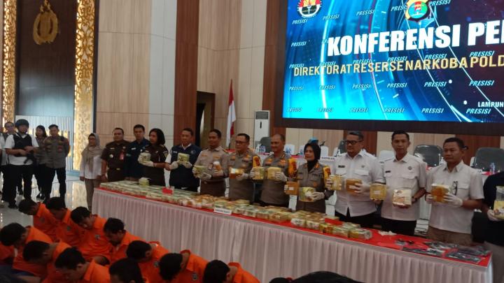 Polda Lampung Ungkap 2 Jaringan Narkotika Asal Malaysia, 20 Orang Jadi Tersangka dan 87,5 Kilogram Sabu Berhasil Disita
