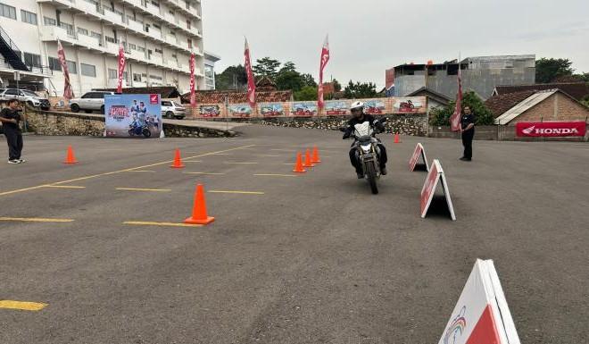 Touring Laki All New CB150R StreetFire Bersama Hosfel dan AMHL 