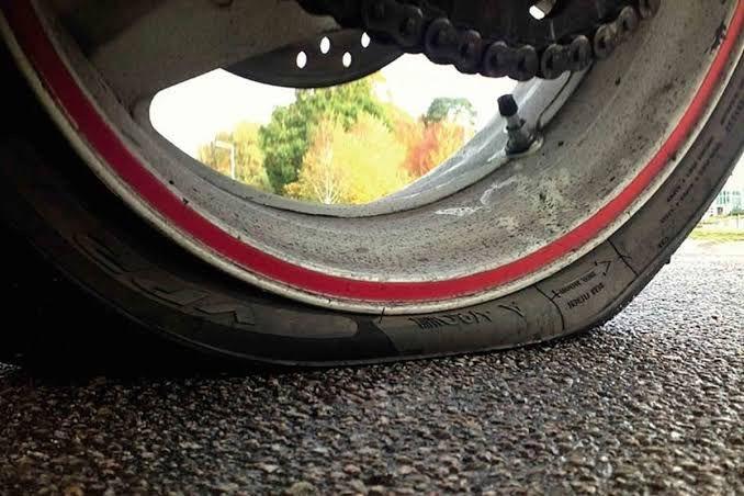Ban Motor Bocor, Bolehkah Terus Dikendarai?