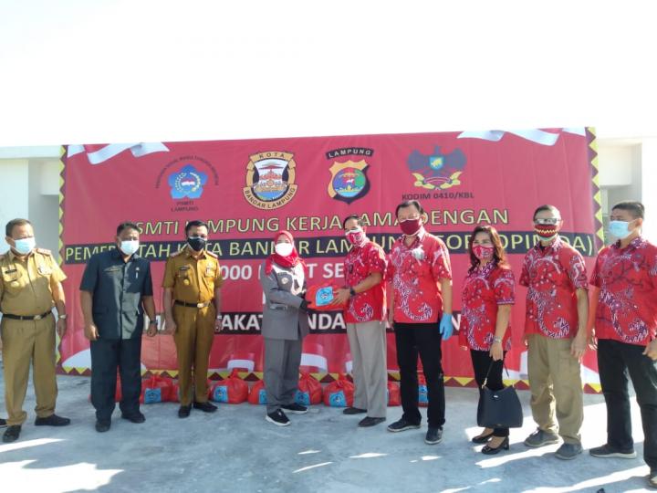 Serahkan 10,000 Paket Sembako, Pemkot Bandar Lampung Apresiasi PSMTI
