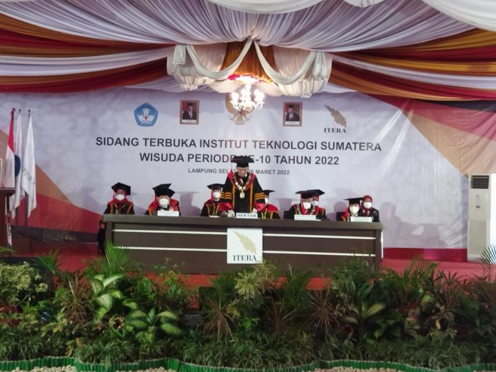 ITERA Gelar Wisuda Sekaligus Luncurkan Mobil Desa Berbahan Bakar Minyak Sawit Murni karya ITERA