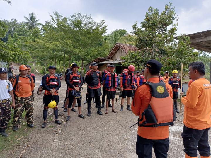 Diduga Terjatuh di Sungai Tangkas, Warga Waykanan Dalam Pencarian Tim SAR Gabungan 