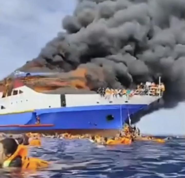 KM Gregorius Barcelona V Terbakar di Perairan Sulawesi Utara, Penumpang Panik Selamatkan Diri