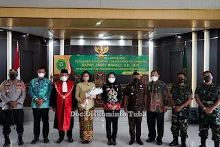 Bupati Dr Hj Winarti, SE.,MH. Hadiri Pelantikan Ketua Pengadilan Negeri MenggalaÂ 