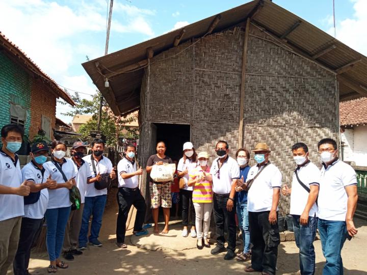 Peduli dan Berbagi di Tengah Pandemi Covid-19, KSP Lamteng Bagikan 616 Paket Sembako