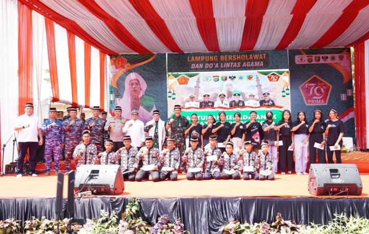 Pj Gubernur Lampung Hadiri Lampung Bershalawat dan Doa Lintas Agama 