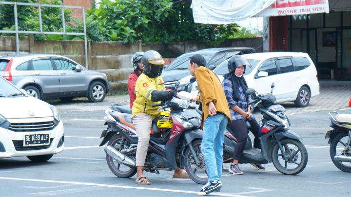 Membiasakan Turun Aksi Sosial, Organisasi Pers Pewarta Dalam Jaringan Salurkan Kepedulian Antar Sesama