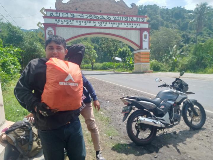 Pemudik Sepeda Motor Keluhkan Jalur Mudik di Lampung Masih Bergelombang dan Banyak Lubang