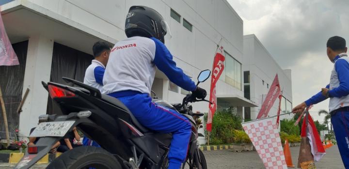 Bukan Cuma Gaya, Ini Cara Berkendara Aman yang Harus Dikuasai Pelajar