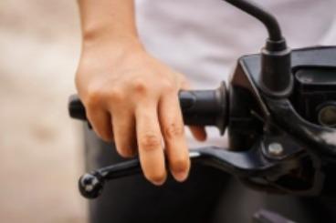 Perawatan rem motor sangat penting untuk menjaga keselamatan dan kenyamanan saat berkendara.