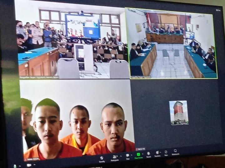 Tidak Terima Putusan Sidang Klitih, Keluarga Korban Masuk Ruang SidangÂ 