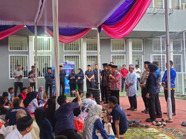 Buka Puasa Bersama Keluarga Warga Binaan di Lapas Kelas I Bandar Lampung Berlangsung Khidmat, Plh Kakanwil Maulidi Hilal Beri Peringatan Tegas