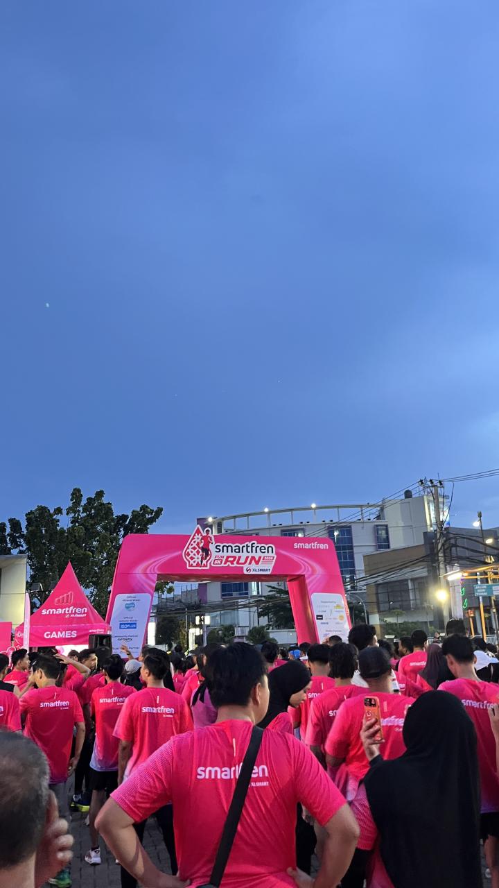 Meski di Guyur Hujan, Ribuan Peserta Tetap Antusias Ikuti Smartfren Fun Run