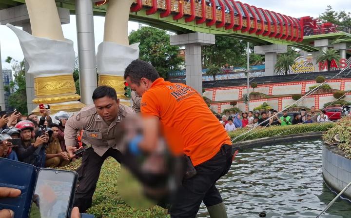Remaja Pengamen Tewas Tenggelam di Kolam Tugu Pengantin, Kejadian Terekam CCTV