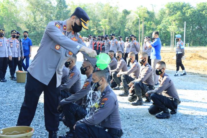 Upacara Tradisi Penyambutan Bintara Remaja Diktuk Brigadir Polri T.A. 2022 Polres Tubaba