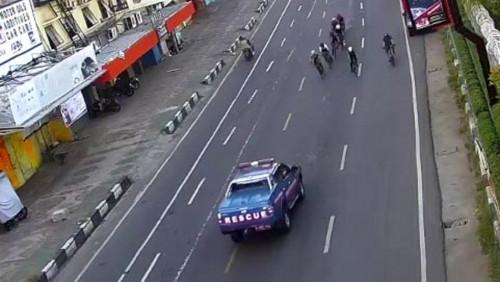 Tak Bertanggungjawab, Mobil Rescue Kemensos Takalar Tabrak Lari Pesepeda di Makassar