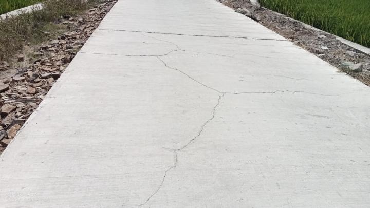 Apa Benar Jalan Beton Bisa Bikin Ban Motor Cepat Habis ?
