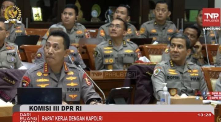Fokus Kapolri Terpecah, Siapa Sosok Wanita yang Teriak di Tengah Rapat Komisi III DPR?