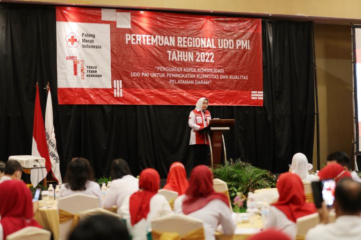 Ketua PMI Provinsi Lampung Riana Sari Arinal Sampaikan Sejumlah Isu Penting bagi Pengembangan PMI ke Depan dalam Pertemuan Regional I Unit Donor Darah PMI Tahun 2022
